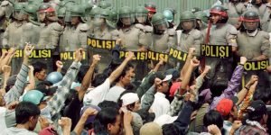 Aksi Massa | Reuters